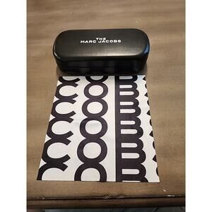 The Marc Jacobs Black Hard Eyewear Eyeglass Case + Cloth